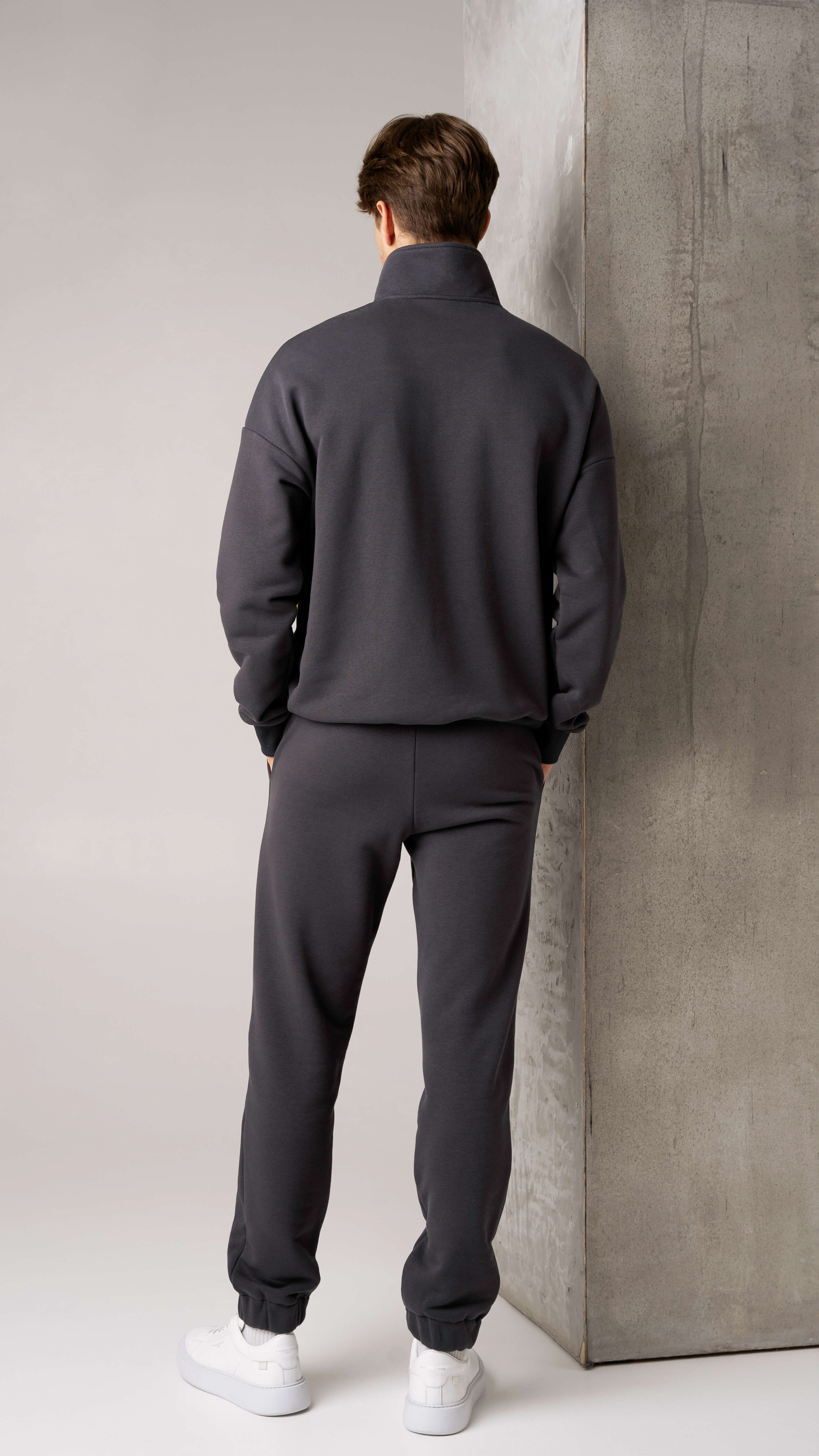 Pilki vyriški laisvalaikio treningai be pūkelio su užtrauktuku ir kelnėmis su raišteliu bei kišenėmis