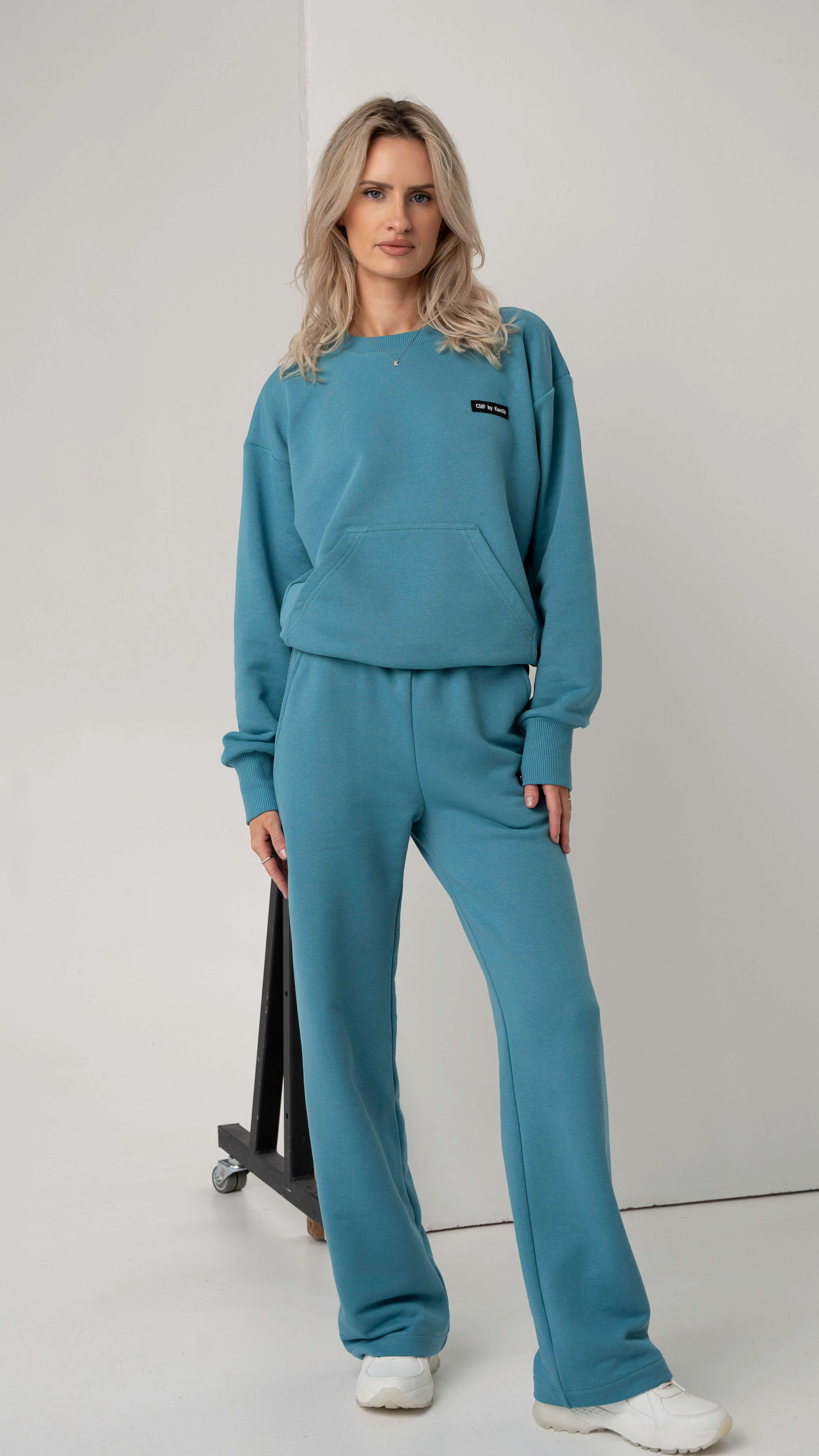 Turkio spalvos laisvalaikio treningai be pūkelio ir be kapišono džemperis su tiesiomis kelnėmis į apačią CMF by Kamilė