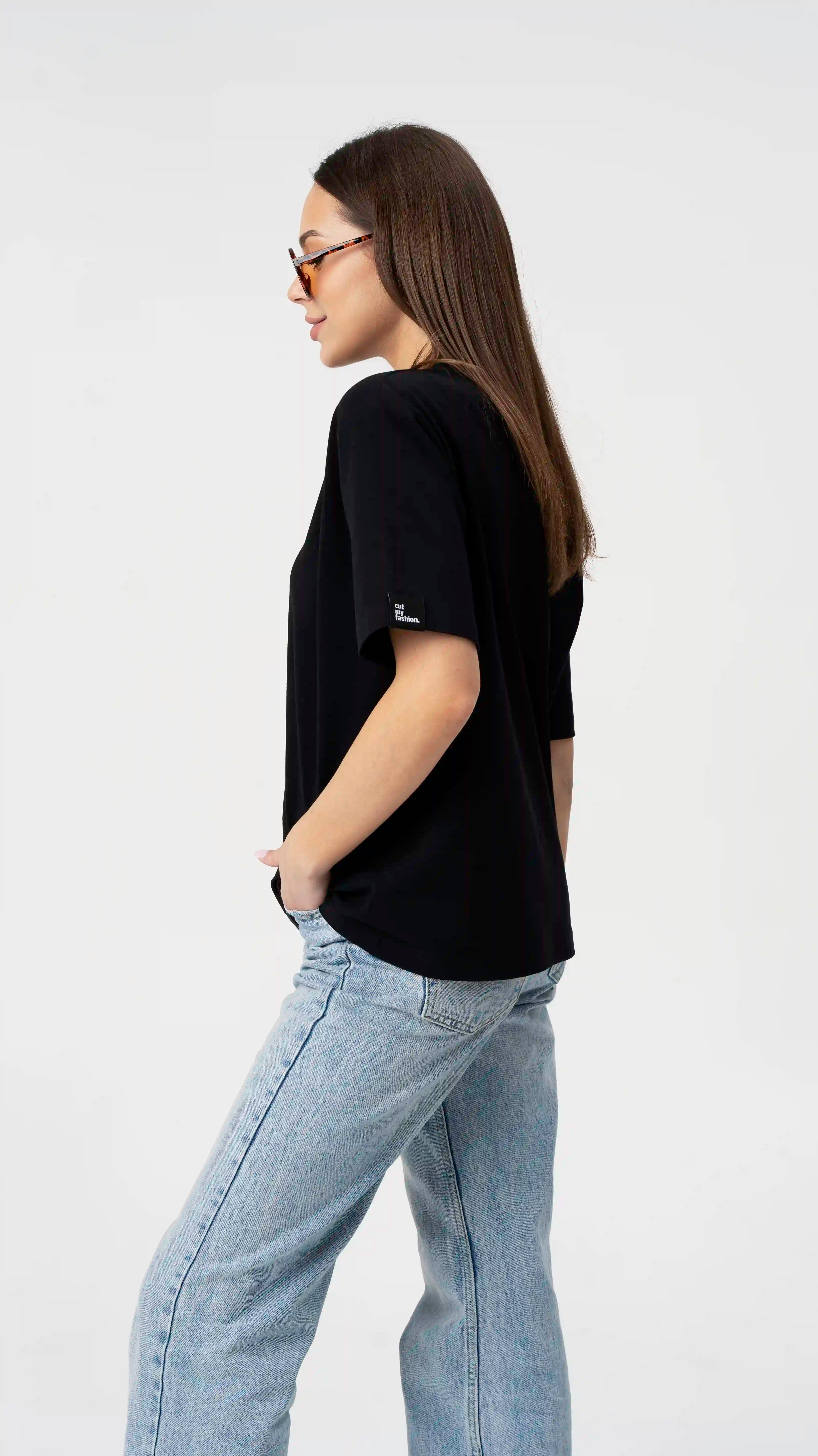 Our premium oversized women’s T-shirts are the perfect choice for those seeking quality and style. These T-shirts stand out for their durability and resistance to washing, so you can wear them for more than just one season. Choose a T-shirt that is worth every euro spent.