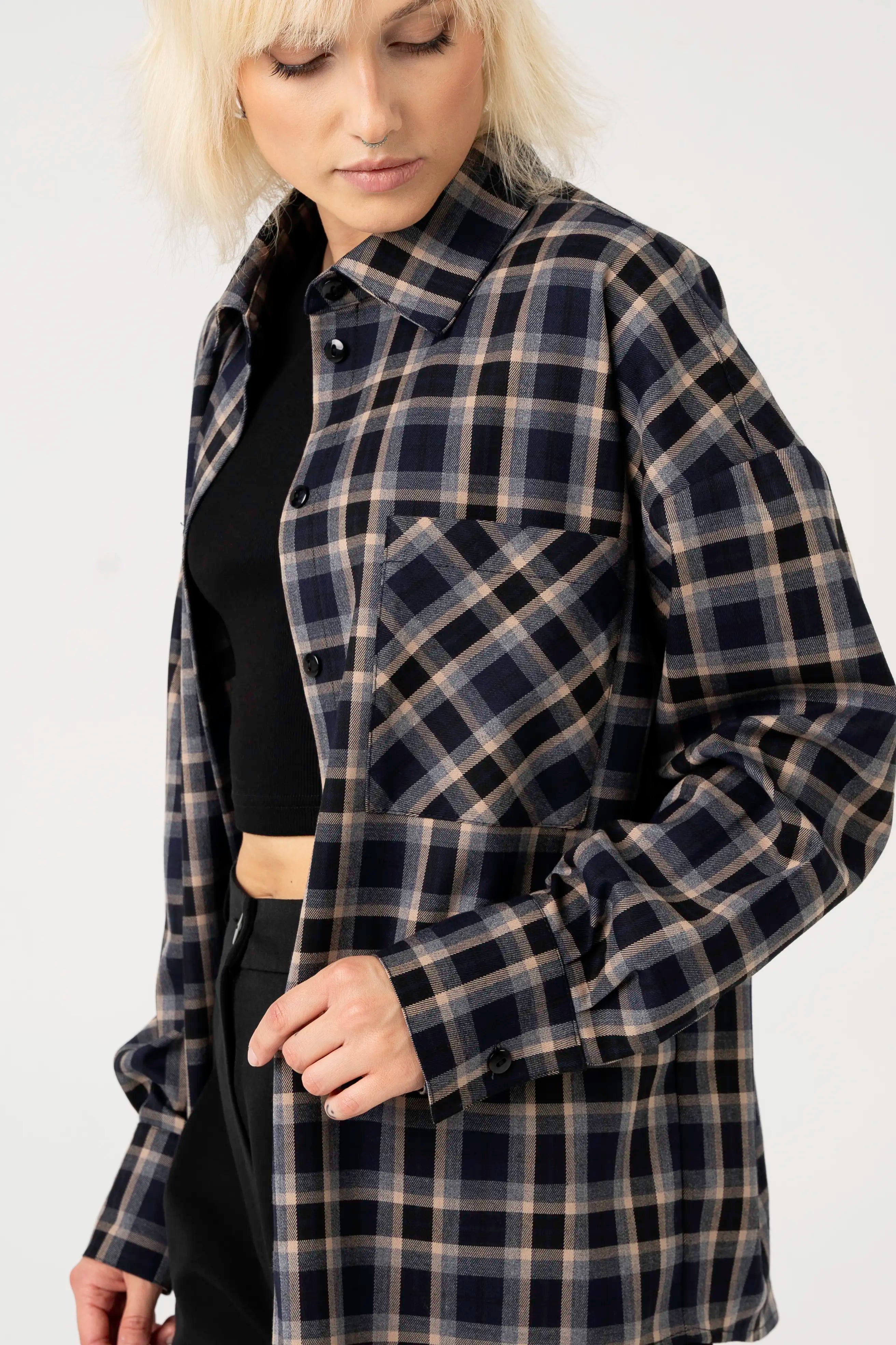 Klasikiniai moteriški marškiniai "Iglė" CMF503