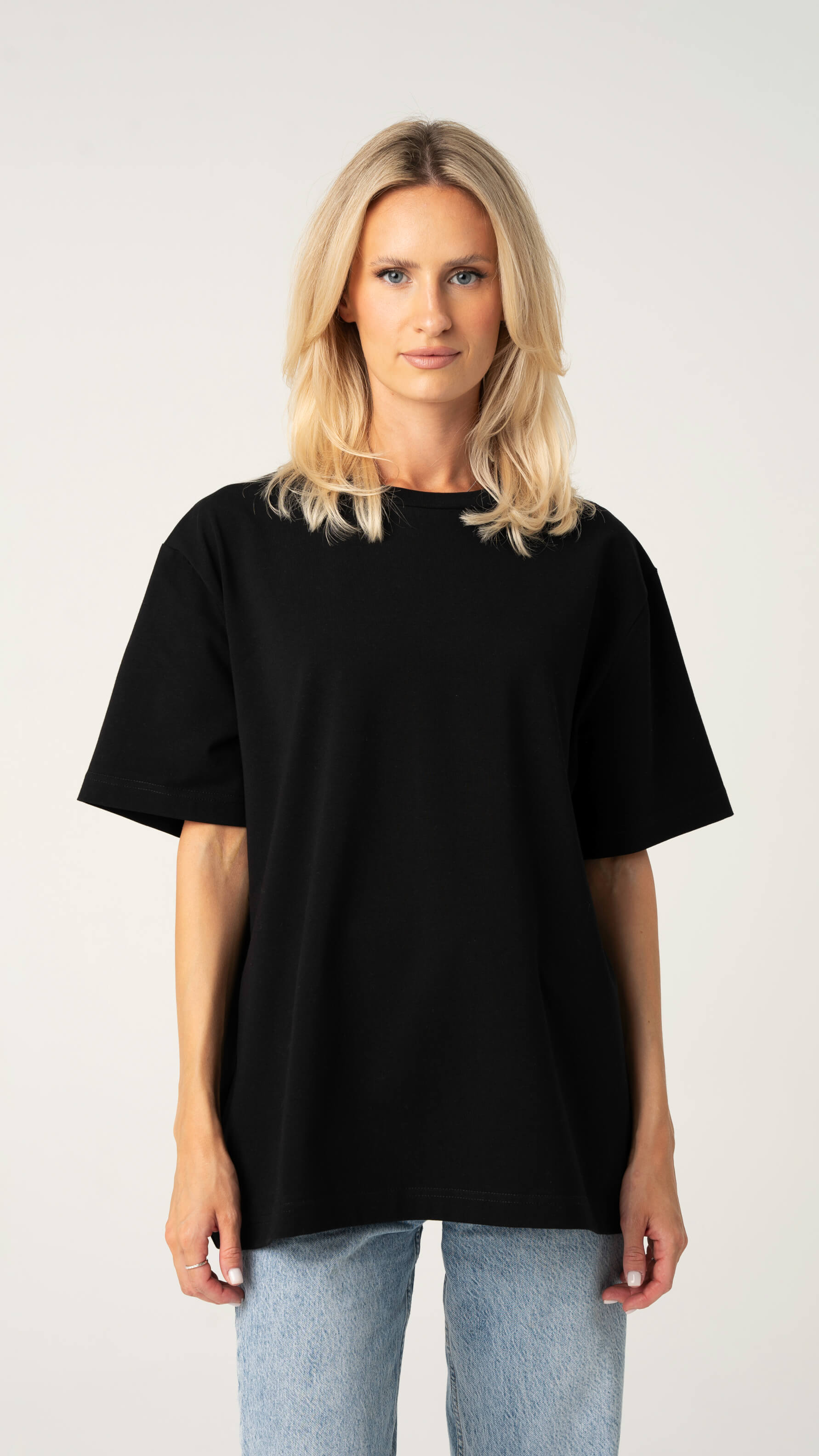 Juodi oversized marškinėliai moterims