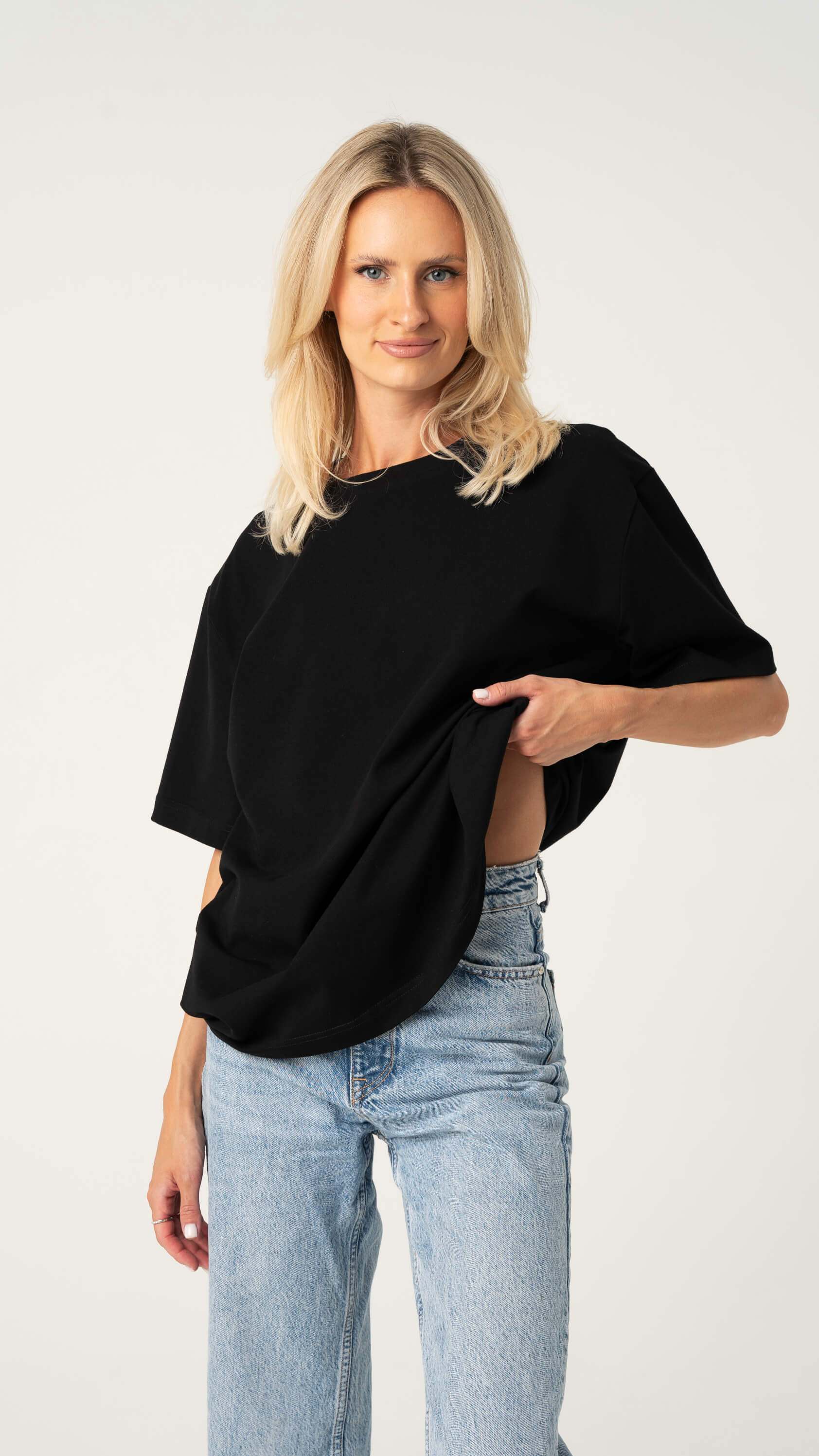 Juodi oversized marškinėliai moterims