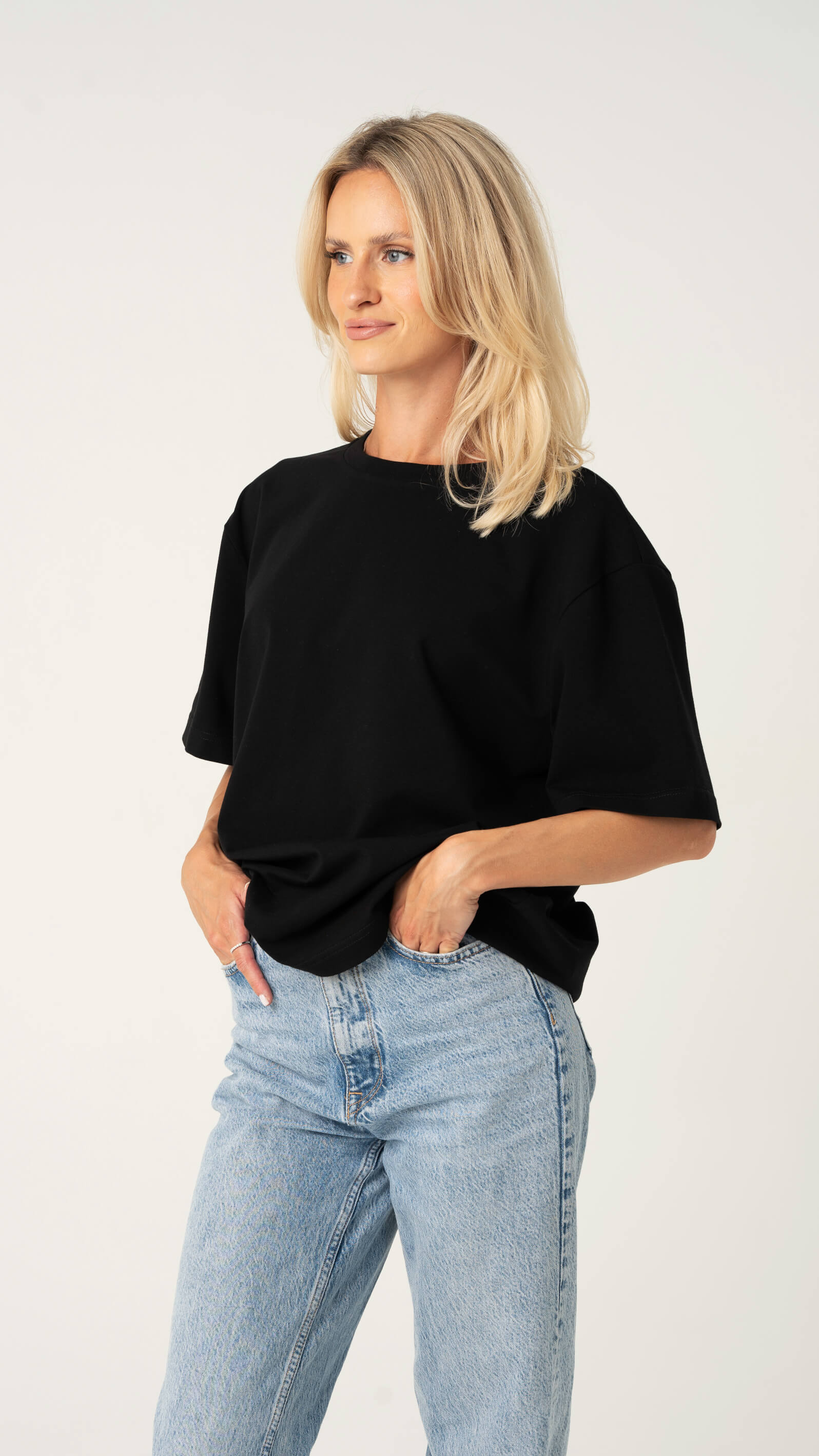 Juodi oversized marškinėliai moterims