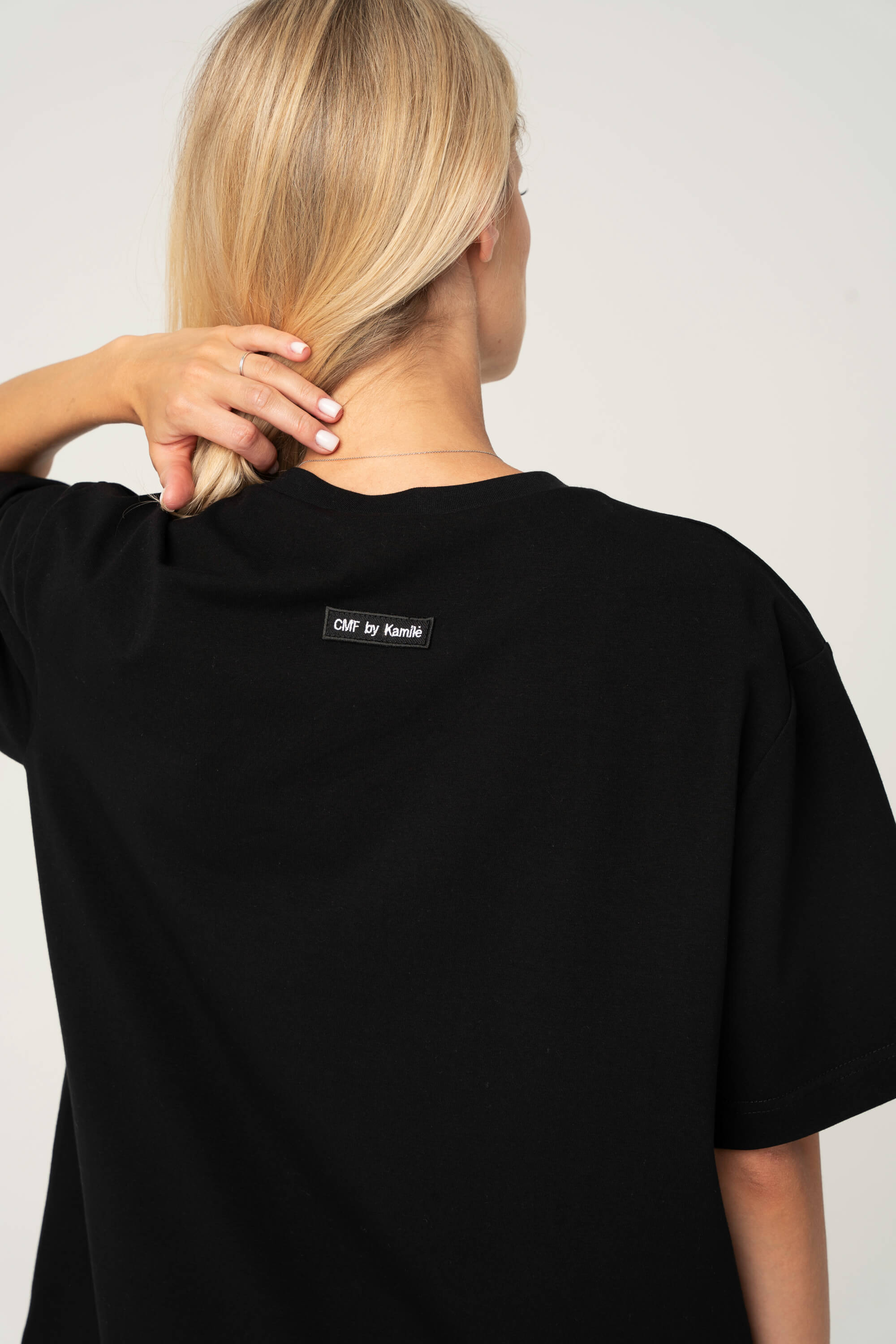 Juodi oversized marškinėliai moterims