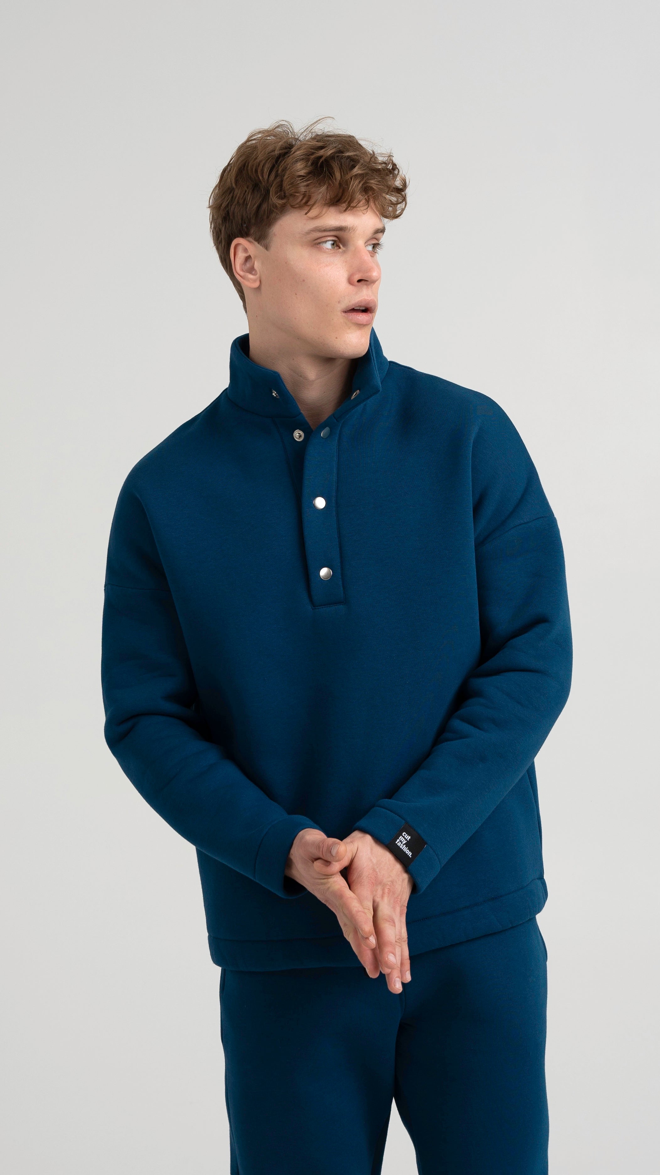 Patogus ir modernus vyriškas treningas mėlynos spalvos, tinkantis kasdieniam nešiojimui