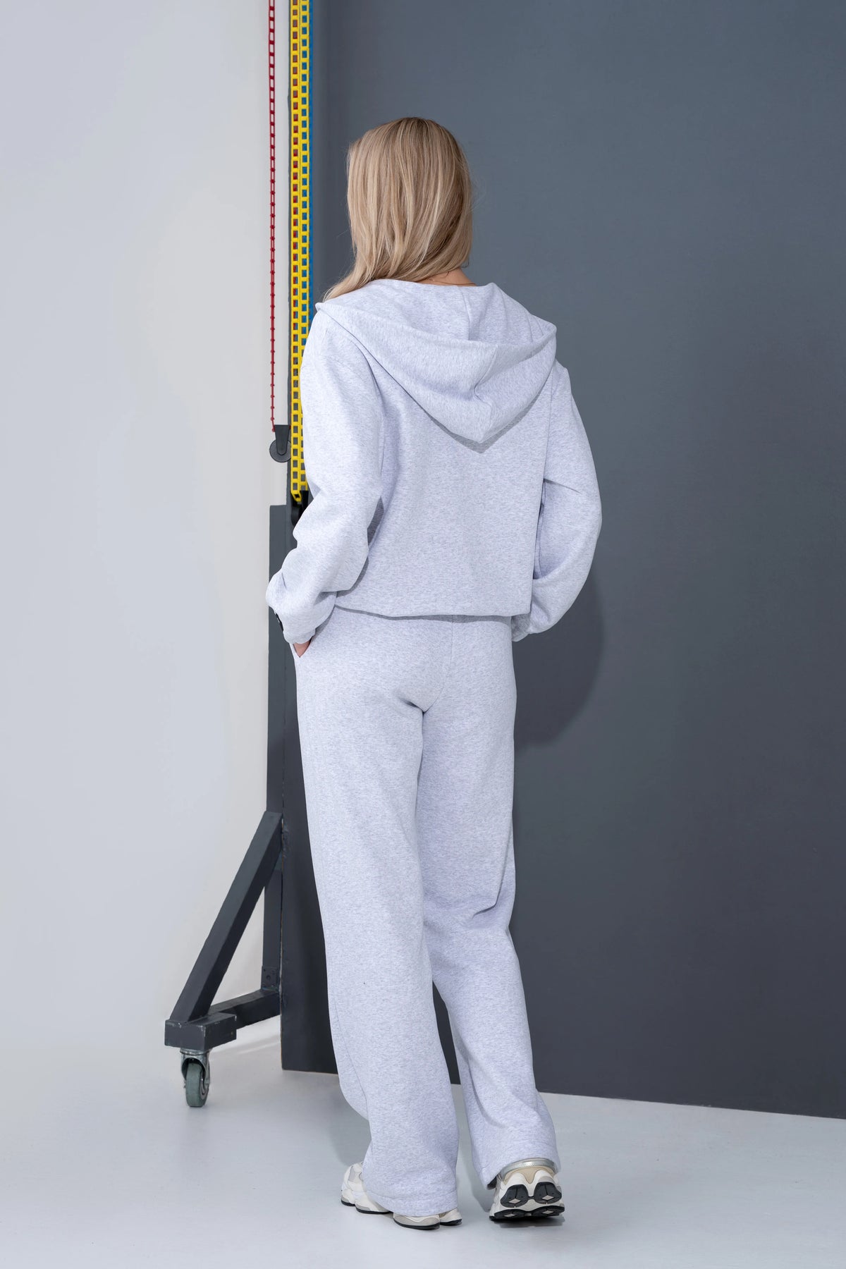 Grey melange casual tracksuit with straight-leg trousers, designed to be worn in the city.