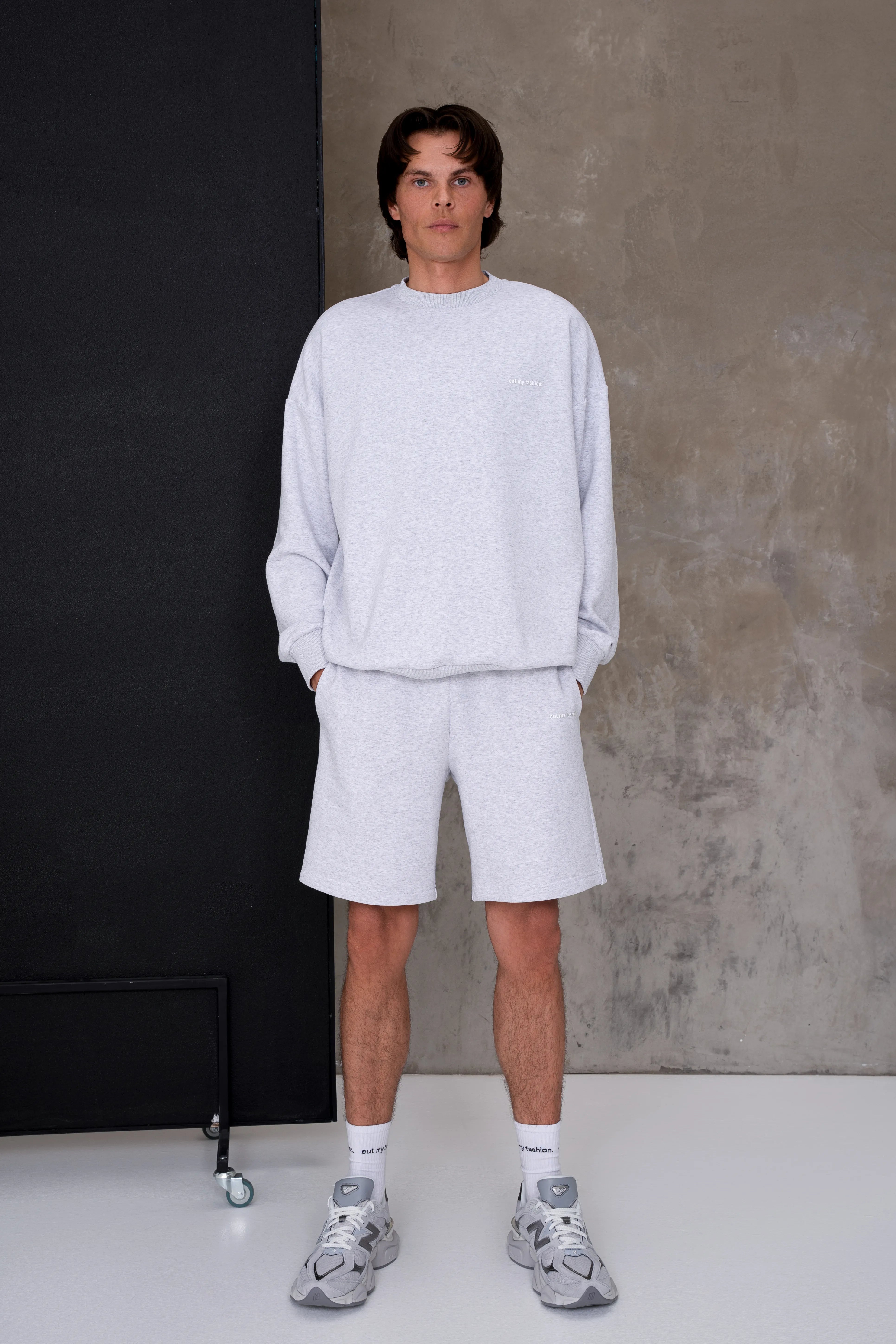 Light grey men’s loungewear set with shorts and a relaxed-fit sweatshirt, dropped shoulders, crew neck, elastic cuffs, straight-cut shorts with side pockets