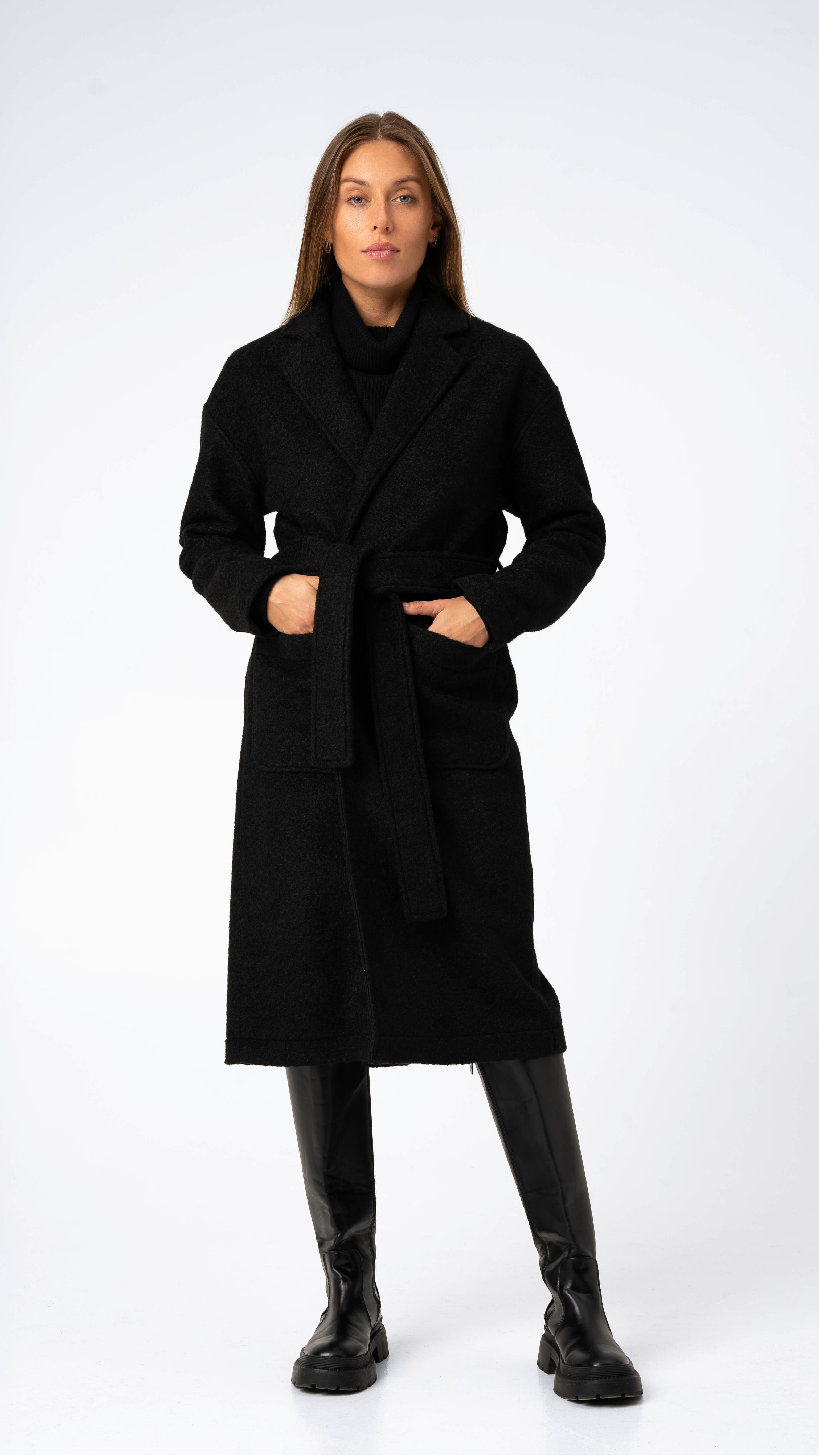 Black coat "Evening" CMF282