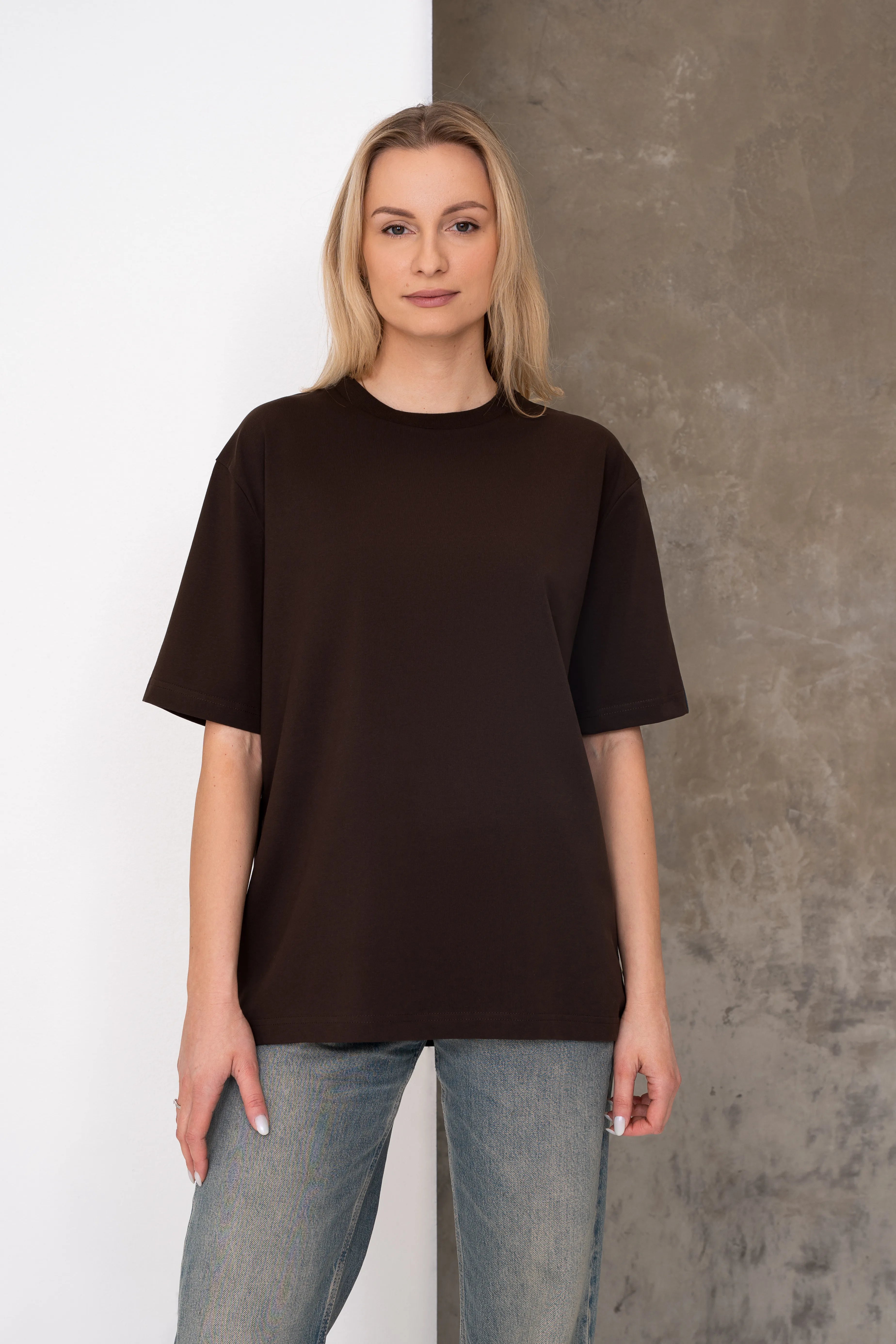 Brown women’s oversized T-shirts with dropped shoulders and short sleeves