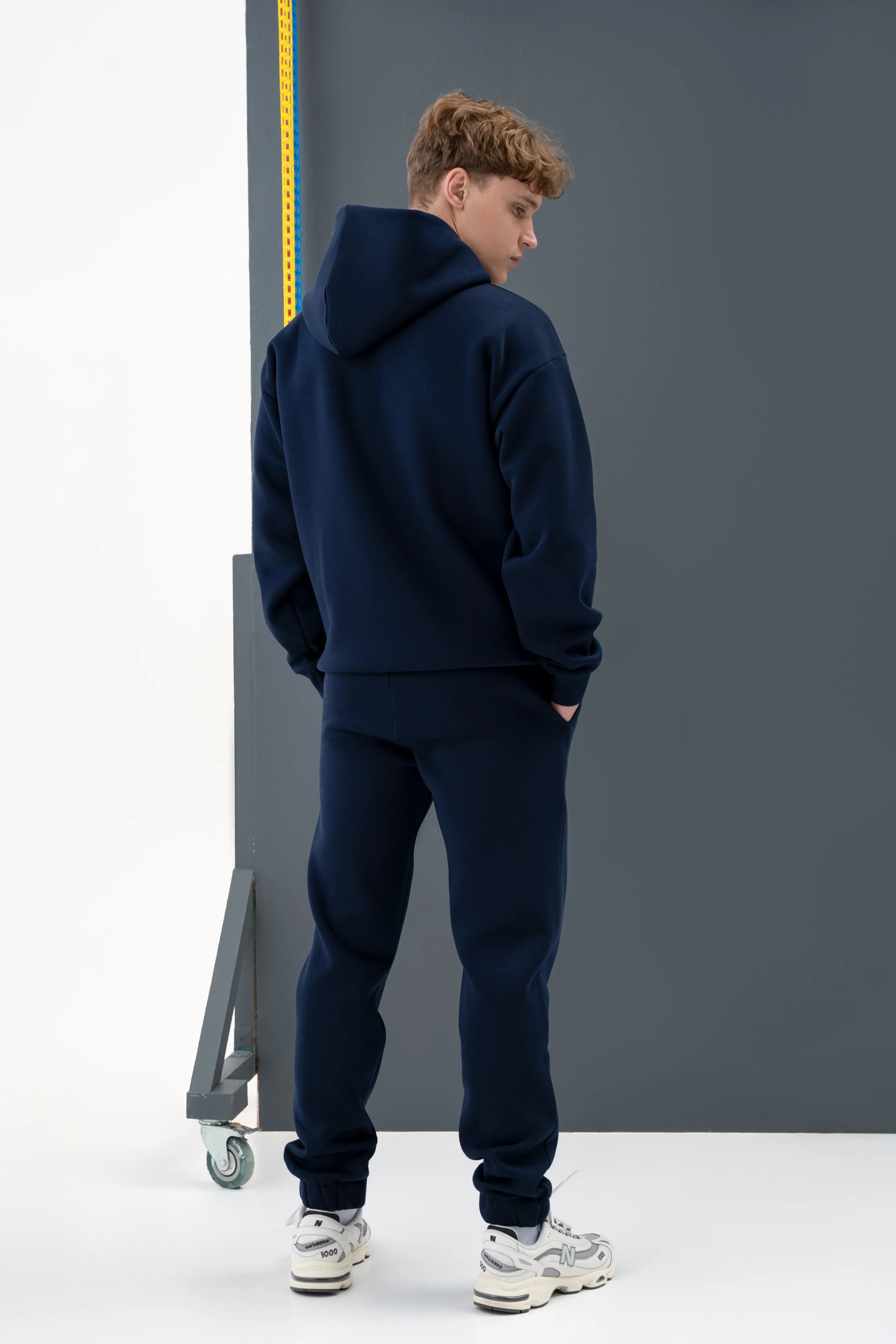 Patogus ir šiltas mėlynas vyriškas treningas su pūkeliu, pagamintas cutmyfashion siuvykloje.